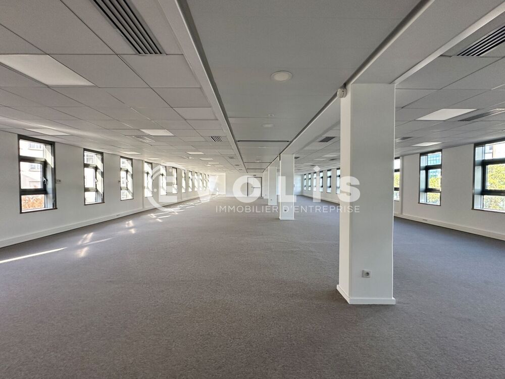   BUREAUX RENOVES A LOUER, PIED RER A - 1034 m² divisibles à partir de 341m² Rueil malmaison
