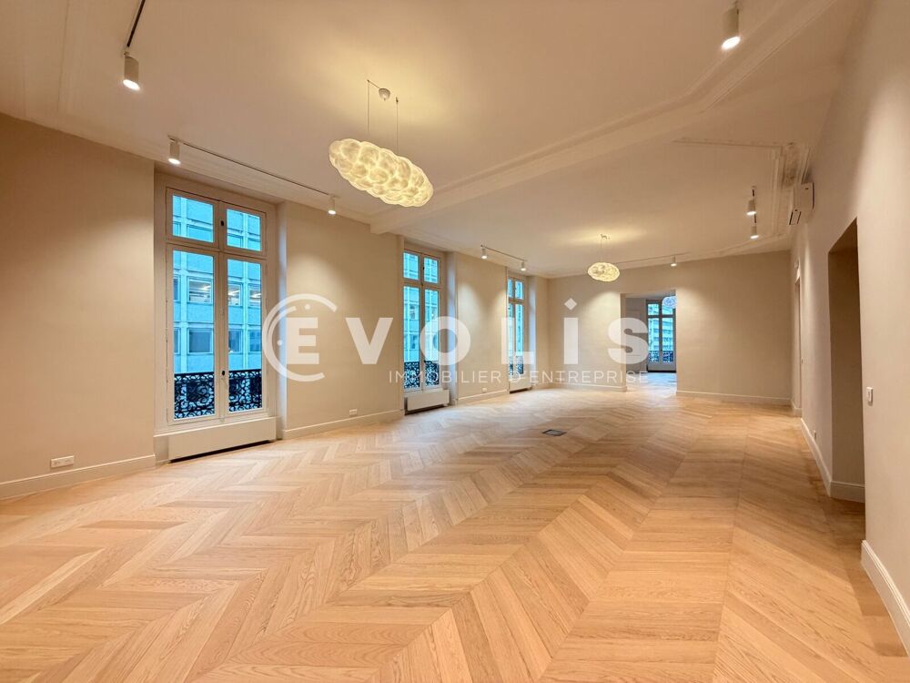   Bureaux - A LOUER - 228 m² non divisibles Paris 8