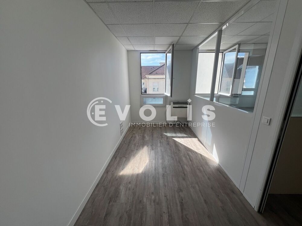   Bureaux - A VENDRE - 62 m² non divisibles Bussy saint georges