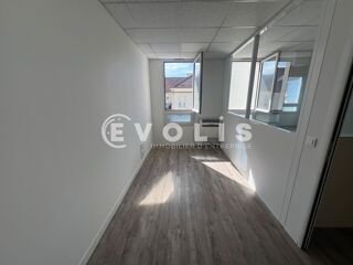   Bureaux - A VENDRE - 62 m² non divisibles Bussy saint georges