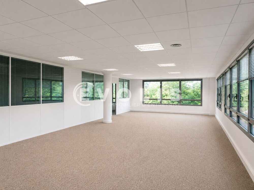   Bureaux - A LOUER - 900 m² divisibles à partir de 187 m² Ecully
