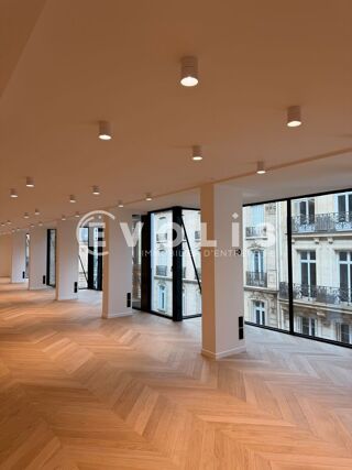  Bureaux - A LOUER - 320 m² non divisibles Paris 8