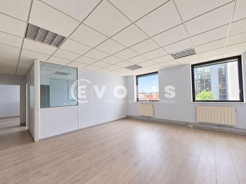   Bureaux - A LOUER - 424 m² divisibles à partir de 82 m² 