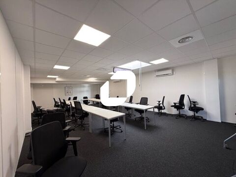 Bureaux - A LOUER - 785 m&sup2; non divisibles 7850 95310 Saint ouen l'aumone