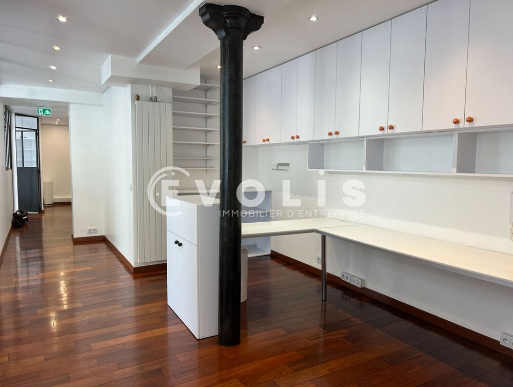   Bureaux - A LOUER - 135 m² non divisibles Paris 3