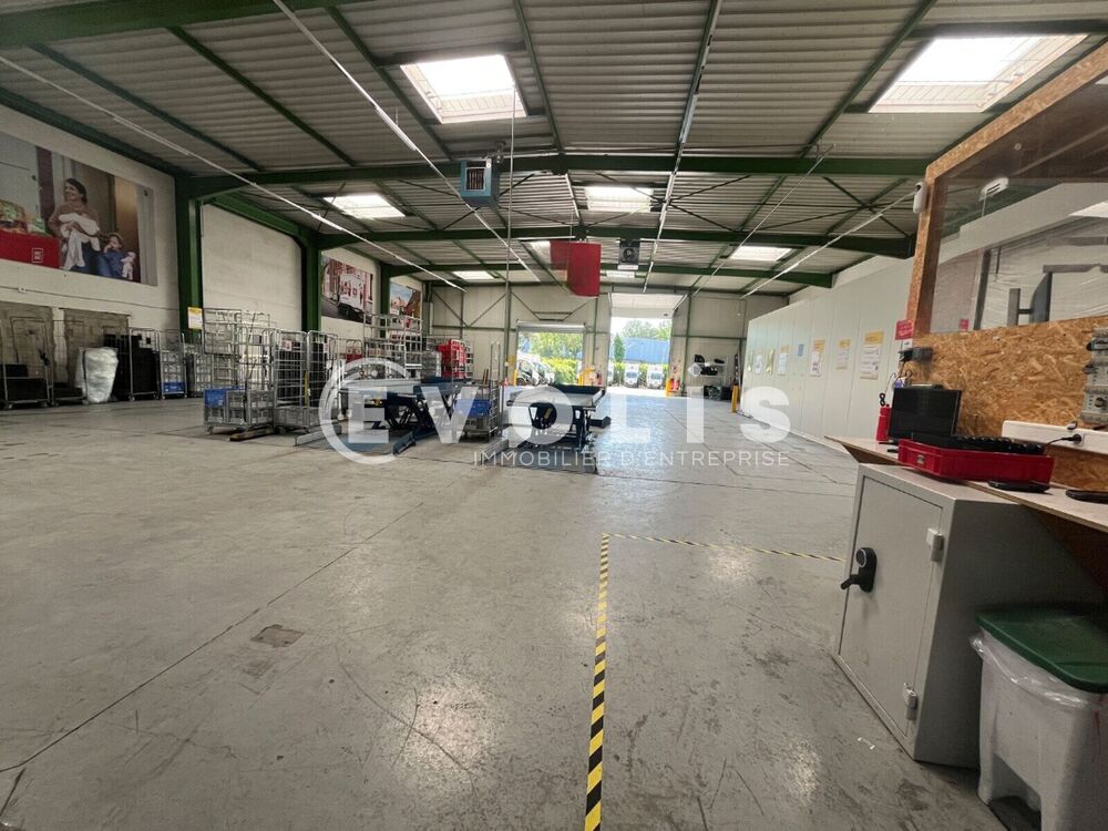  Locaux d'activité - A LOUER - 844 m² non divisibles 