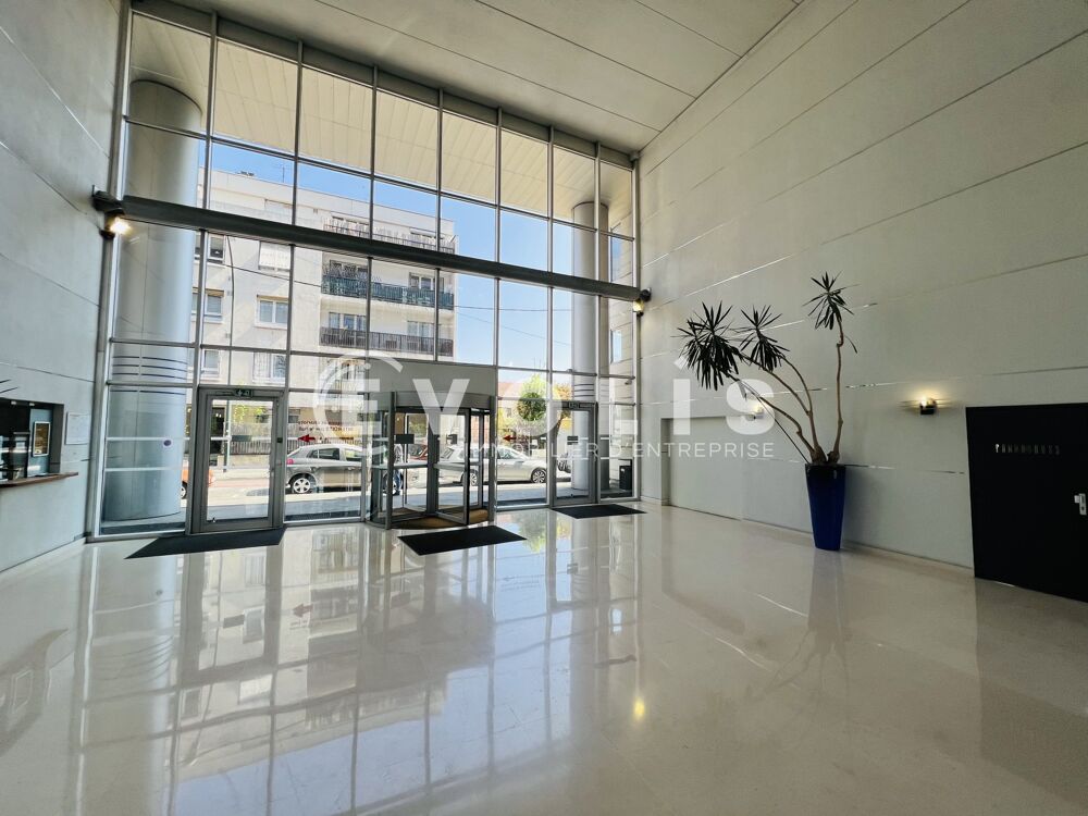  BUREAUX AMENAGES - 655 m² divisibles à partir de 100 m² Alfortville