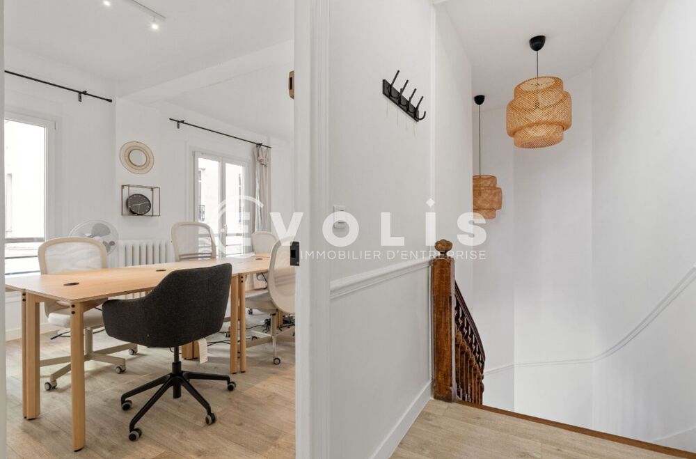   Bureaux - A LOUER - 130 m² non divisibles Paris 9