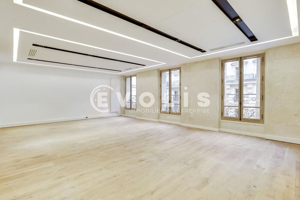   Bureaux - A LOUER - 170 m² non divisibles Paris 8