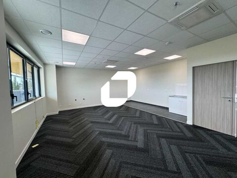   Entrep�ts - A LOUER - 22�152 m� divisibles � partir de 11�000 m� 