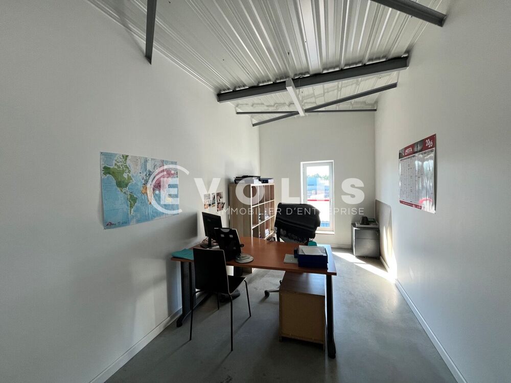   LOCAUX AVEC EXTERIEUR PRIVATIF - 547 m² divisibles à partir de 247 m² Cestas