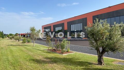   Locaux commerciaux - A LOUER - 1 110 m² divisibles à partir de 370 m² 