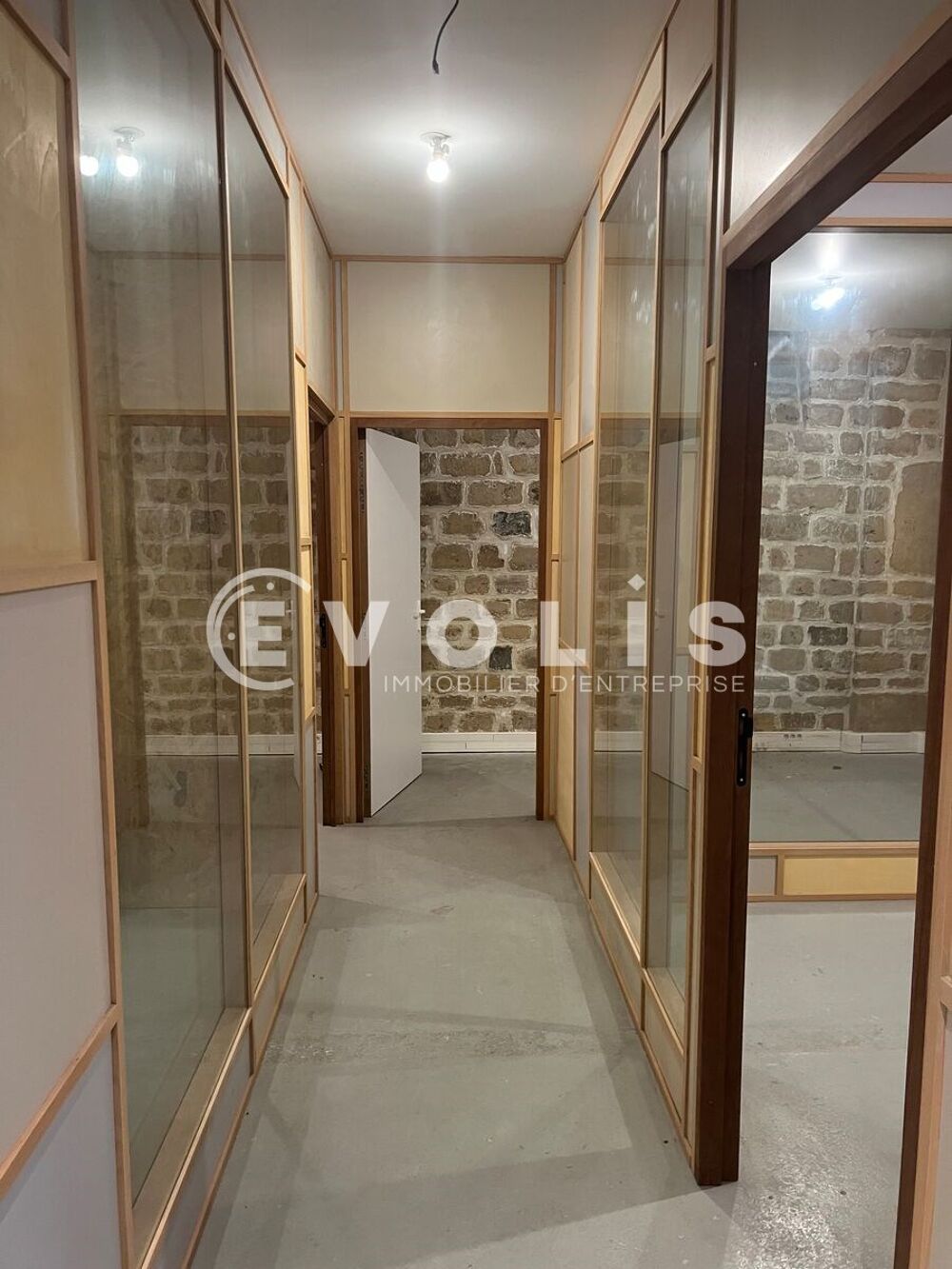   Bureaux - A LOUER - 238 m² non divisibles Paris 11
