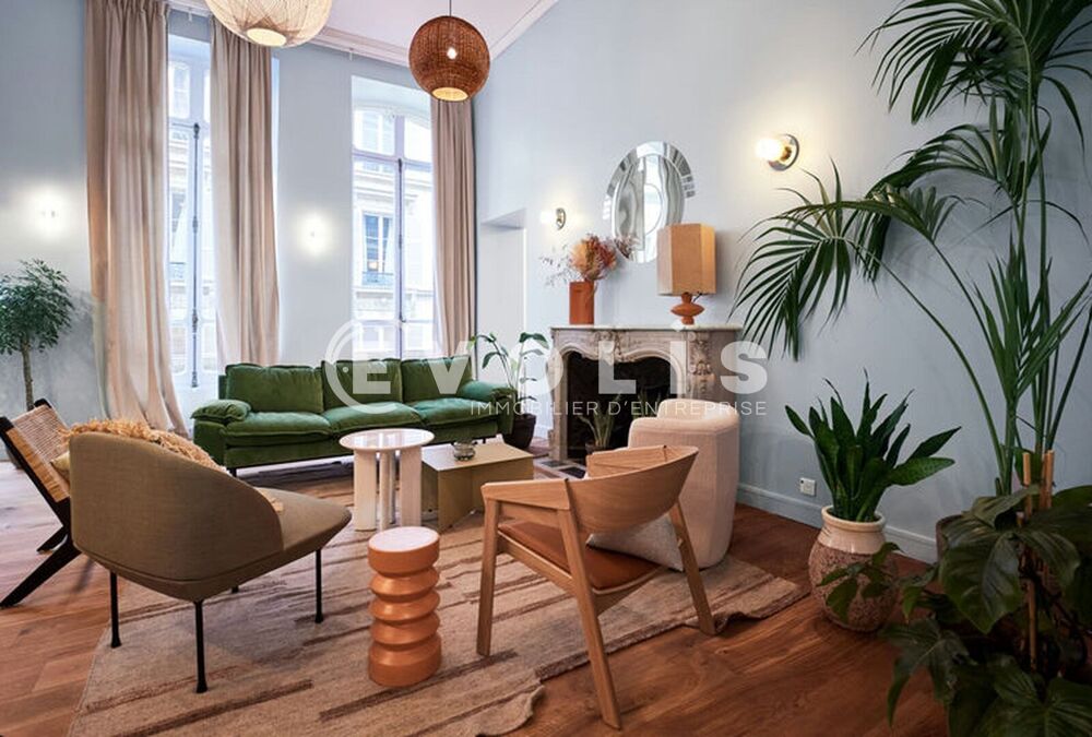   Bureaux - A LOUER - 35 m² non divisibles Paris 8