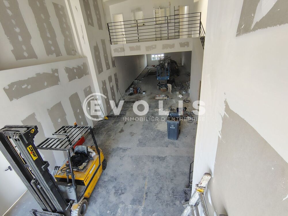   Locaux d'activité - A LOUER - 585 m² non divisibles Santeny