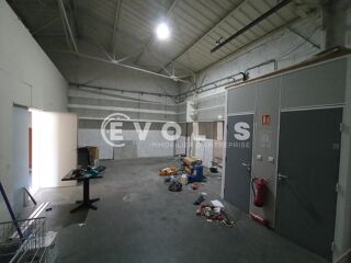   A louer à VENISSIEUX - 931 m² divisibles à partir de 125 m² Venissieux