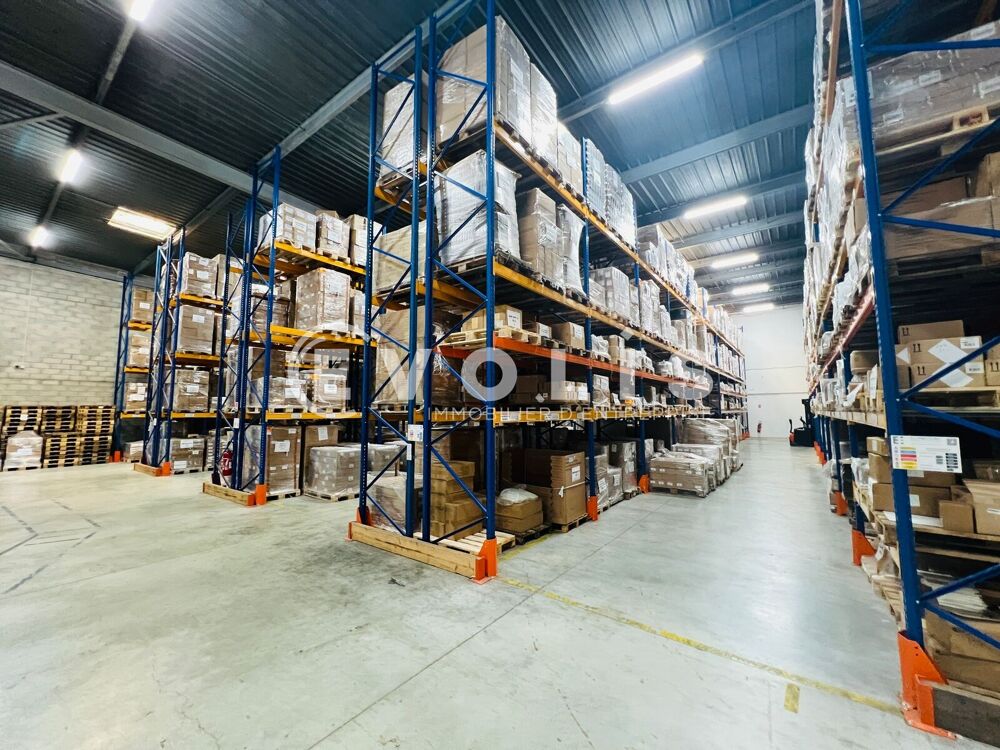   Locaux d'activité - A LOUER - 3 299 m² divisibles à partir de 147 m² Combs la ville