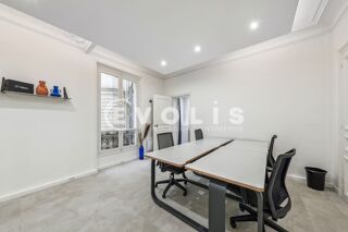   Bureaux - A LOUER - 70 m² non divisibles Paris 8