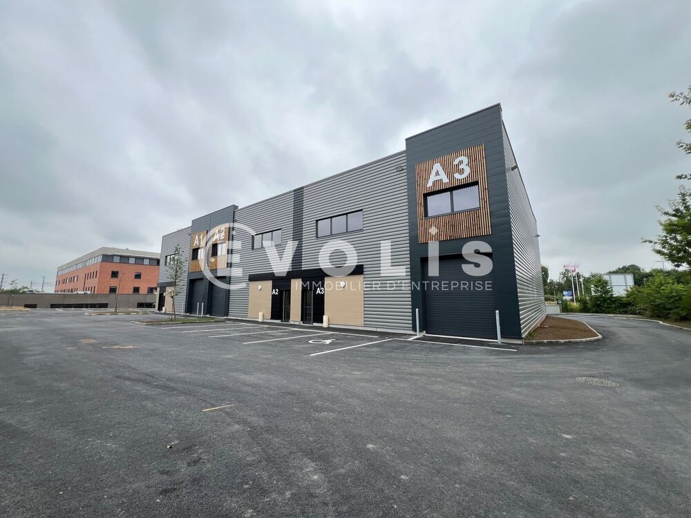   Locaux d'activité - A LOUER - 8 569 m² divisibles à partir de 218 m² 