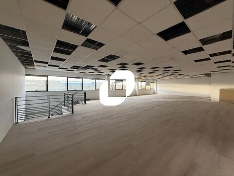 AU PIED DE L'A115 - 947 m&sup2; divisibles &agrave; partir de 217 m&sup2; 8681 95150 Taverny