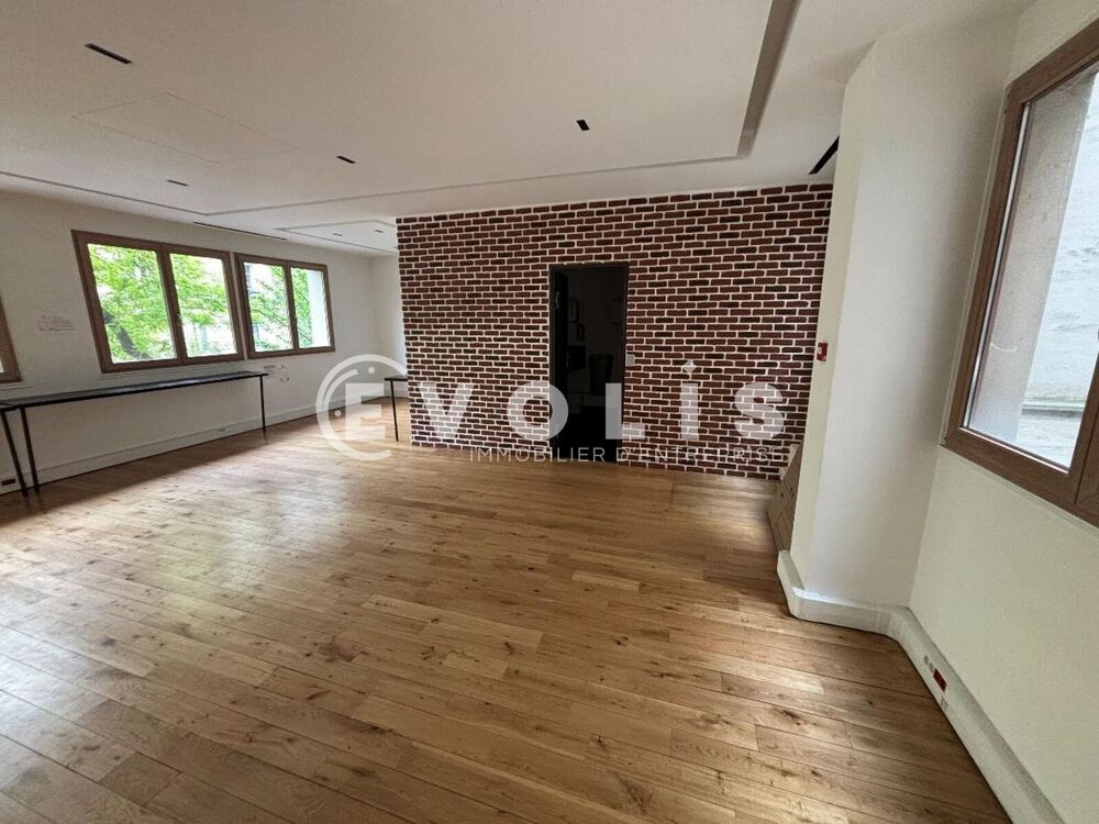   Bureaux - A LOUER - 225 m² non divisibles Paris 18