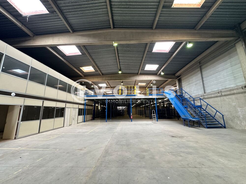   Local d'activités / Entrepôt 8 M DE HSP - 1450 m² non divisibles 