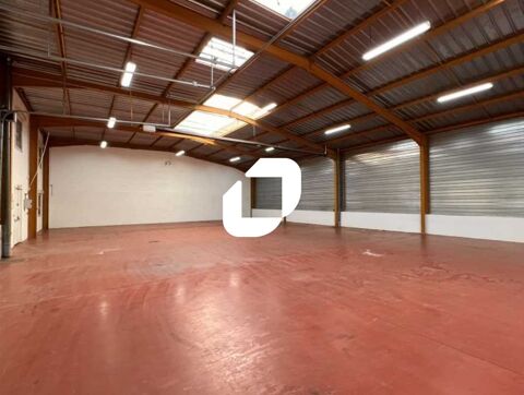 B&acirc;timent en tr&egrave;s bon &eacute;tat. Nombreux stationnements - 744 m&sup2; non divisibles 6000 69200 Venissieux