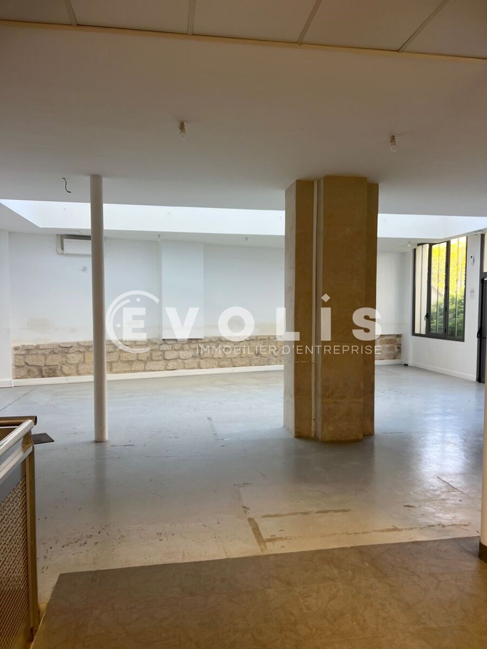  Bureaux - A LOUER - 238 m² non divisibles Paris 11