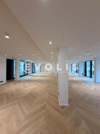   Bureaux - A LOUER - 320 m² non divisibles Paris 8