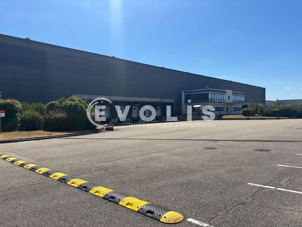   Locaux d'activité - A LOUER - 21 112 m² divisibles à partir de 4 535 m² 