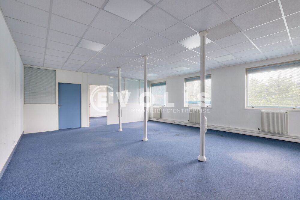   Locaux d'activité - A LOUER - 3 485 m² divisibles à partir de 358 m² 