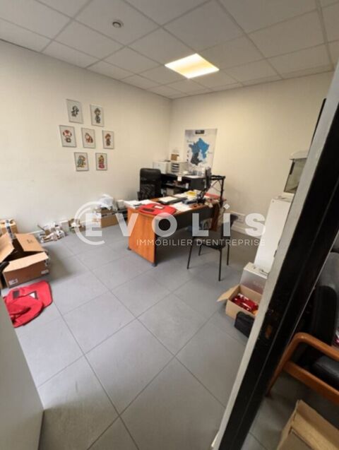   Locaux commerciaux - A LOUER - 471 m² non divisibles 