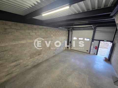   Locaux d'activité - A LOUER - 4 392 m² divisibles à partir de 122 m² 