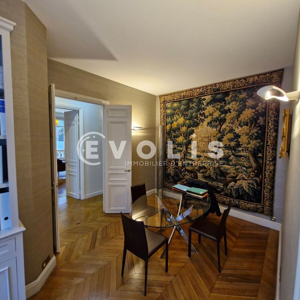   Bureaux - A LOUER - 180 m² non divisibles Paris 17