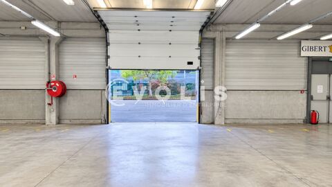  Entrepôts - A LOUER - 7 341 m² non divisibles 