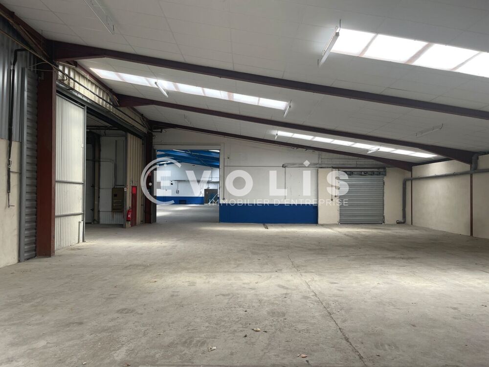   A vendre VAULX-EN-VELIN - 1 460 m² non divisibles Vaulx en velin