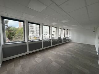   Bureaux - A LOUER - 2 528 m² divisibles à partir de 42 m² Creteil