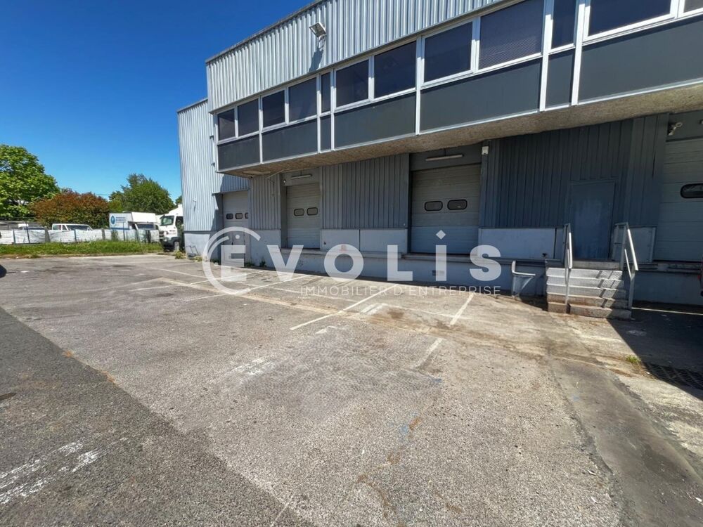   Locaux d'activité - A LOUER - 1 501 m² non divisibles 