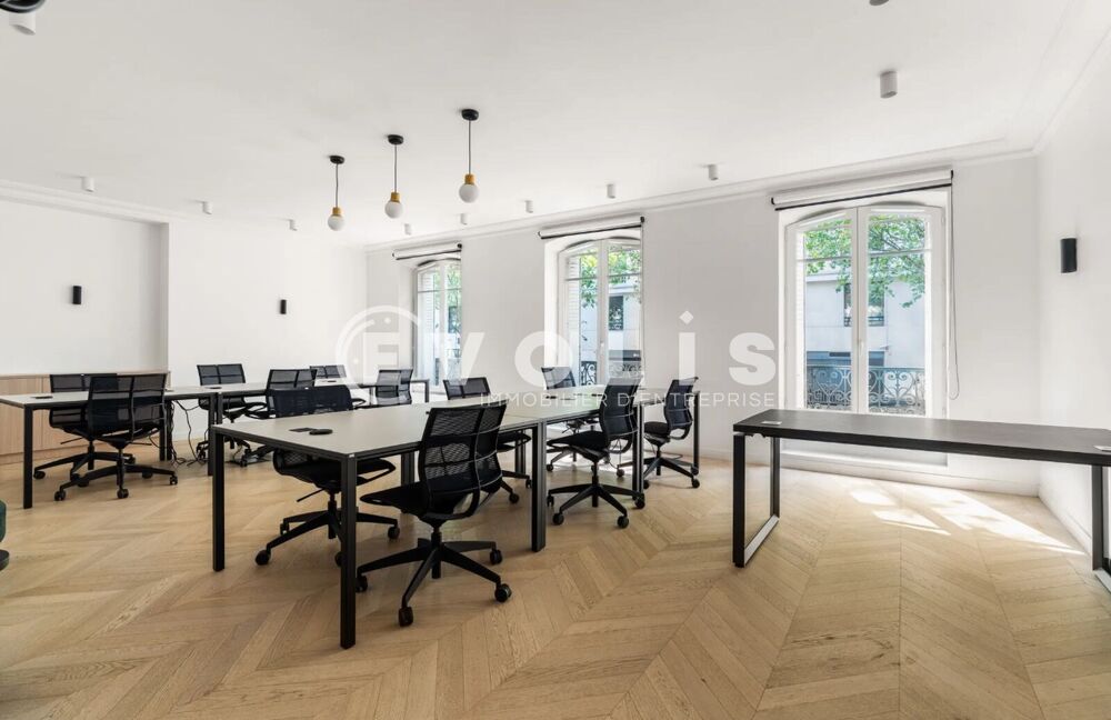   Bureaux - A LOUER - 290 m² non divisibles Paris 8