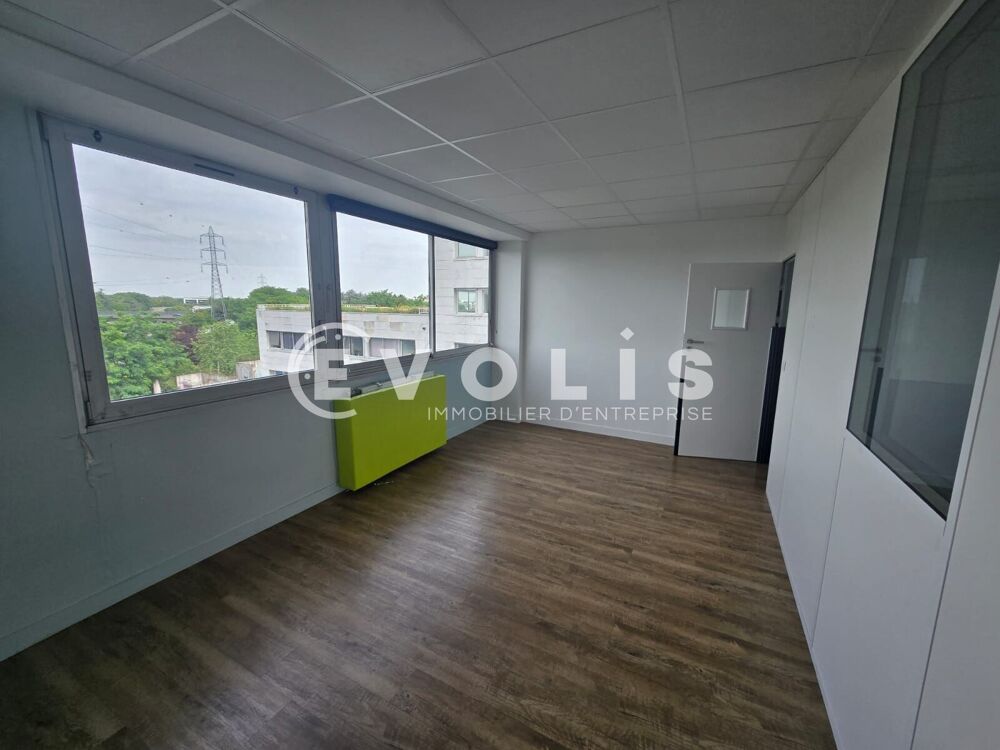   Bureaux - A LOUER - 221 m² non divisibles Evry courcouronnes