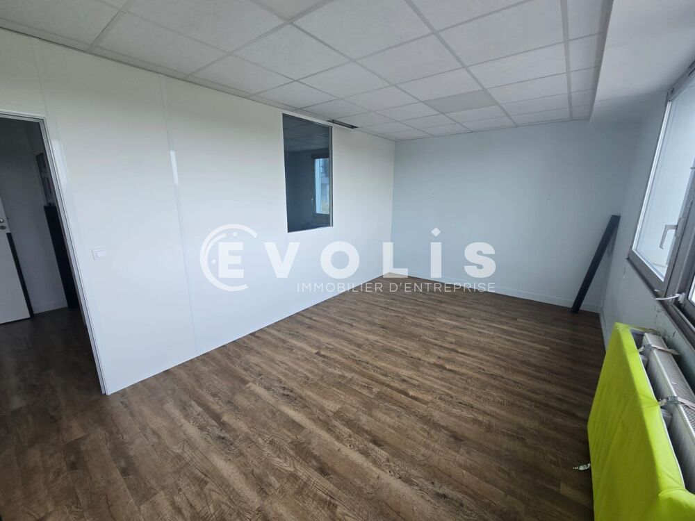   Bureaux - A LOUER - 221 m² non divisibles Evry courcouronnes