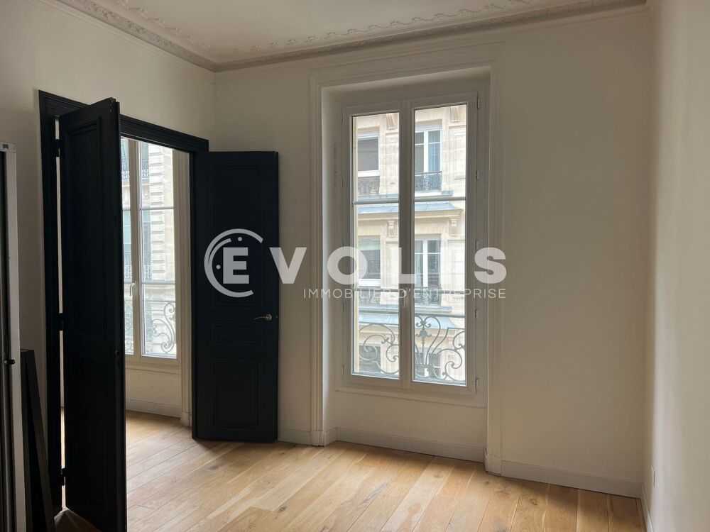   Bureaux - A LOUER - 208 m² divisibles à partir de 104 m² Paris 10