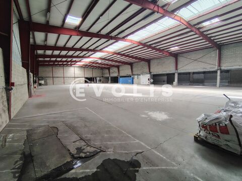   Entrepôts - A LOUER - 10 463 m² divisibles à partir de 2 500 m² 