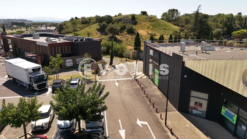   501 m² de Locaux Commerciaux divisibles - 501 m² divisibles à partir de 219 m² Les angles