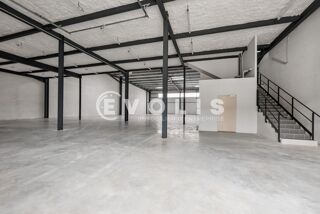   Locaux d'activité - A LOUER - 17 790 m² divisibles à partir de 476 m² La queue en brie