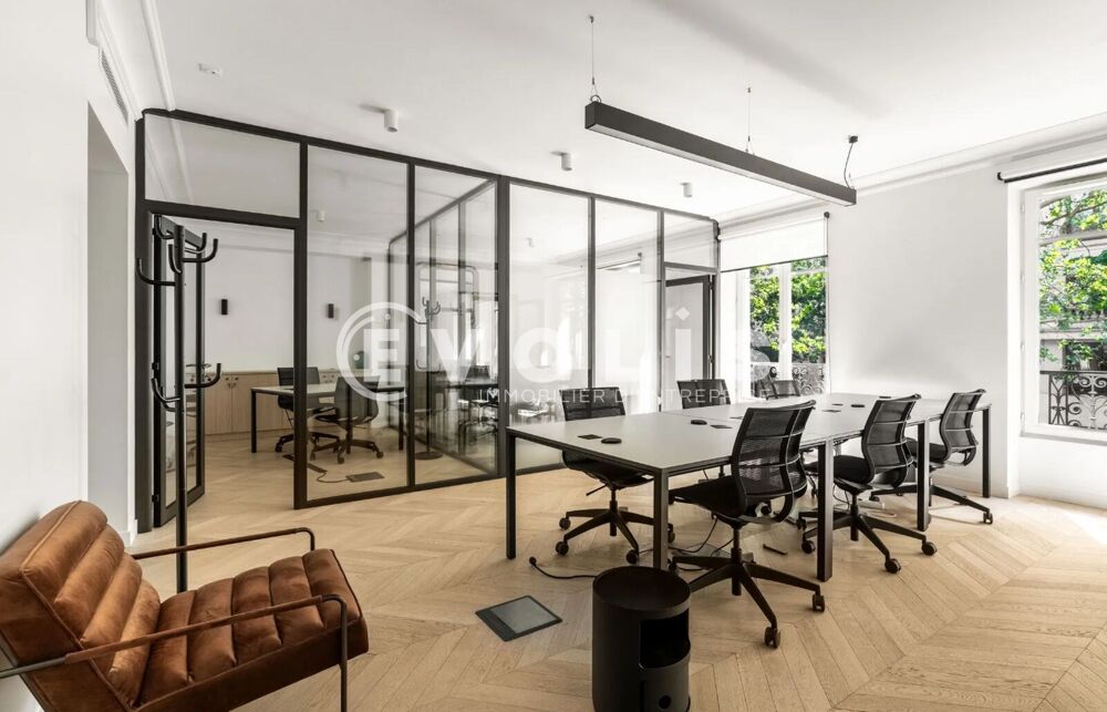   Bureaux - A LOUER - 1 450 m² non divisibles Paris 8