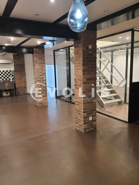   Locaux commerciaux - A LOUER - 465 m² non divisibles 