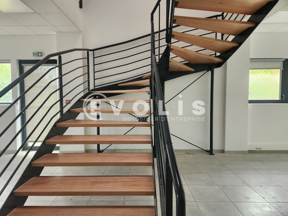   Locaux d'activité - A VENDRE - 676 m² non divisibles Saint quentin fallavier