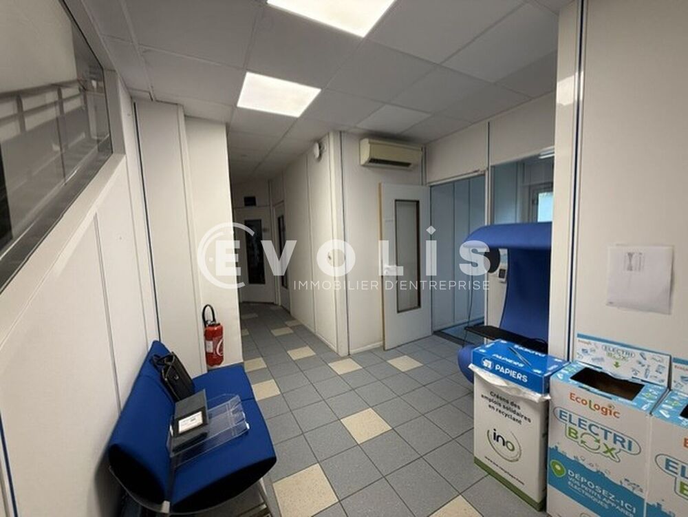  Locaux d'activité - A LOUER - 384 m² non divisibles Bernin
