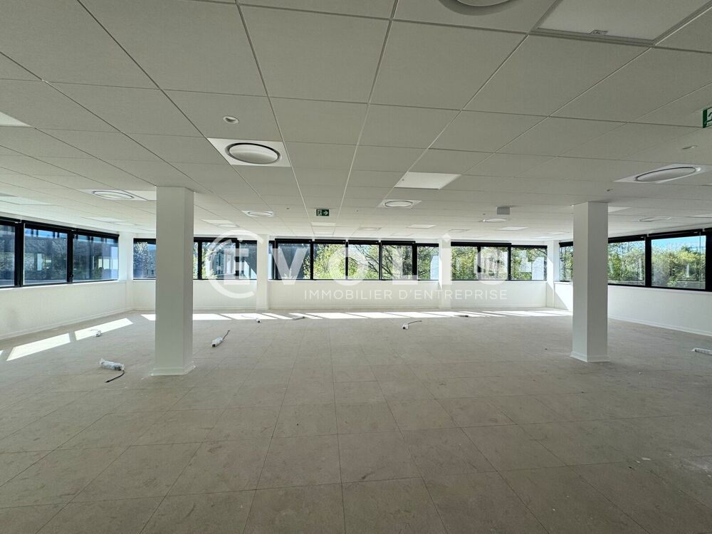   Bureaux - A LOUER - 1 181 m² divisibles à partir de 136 m² Limonest